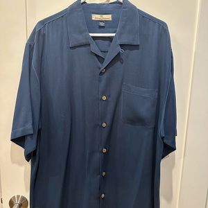 Lightly worn. Tommy Bahama 100% silk men’s shirt short sleeve